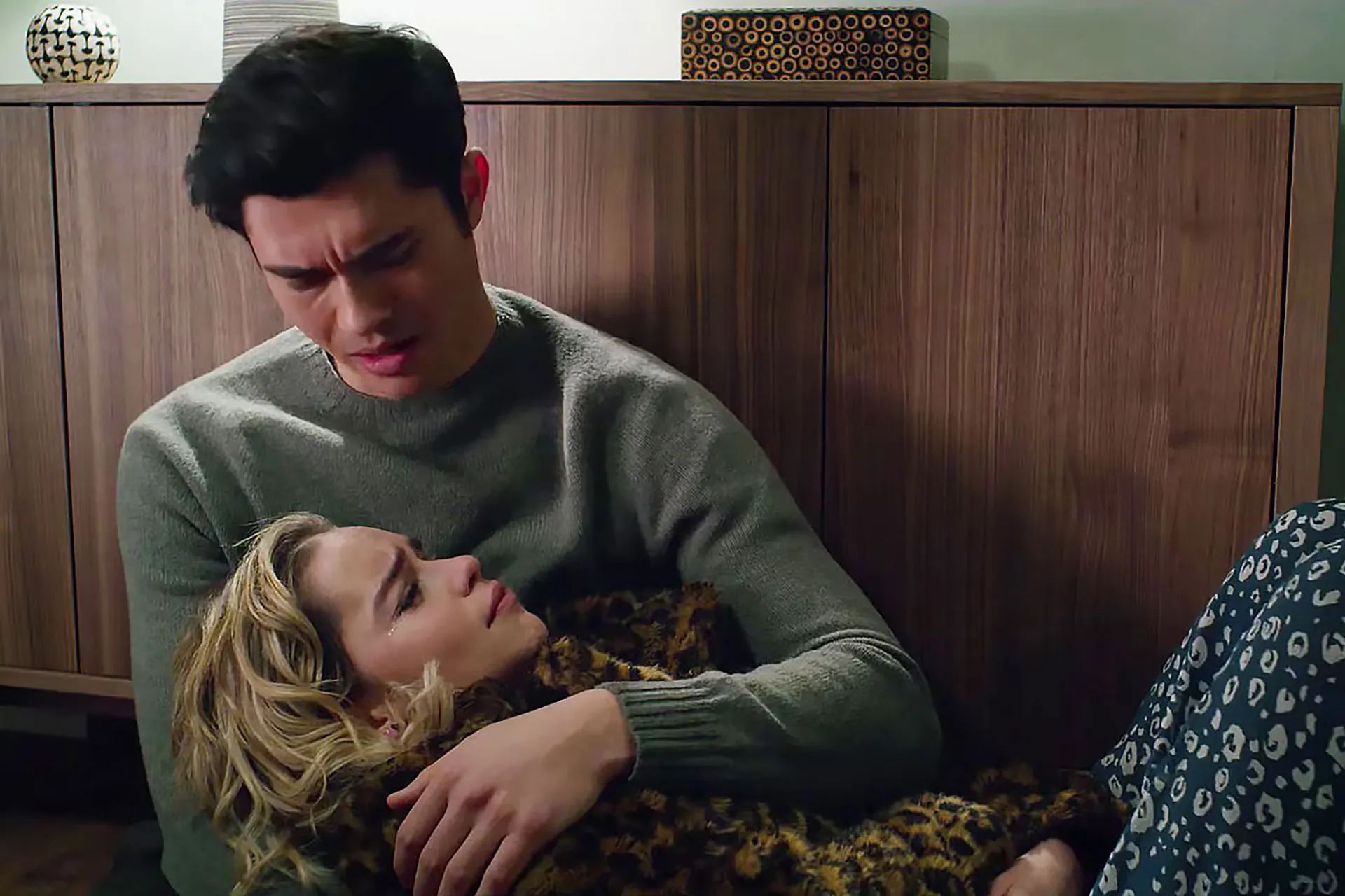 Emilia Clarke and Henry Golding in Last Christmas 