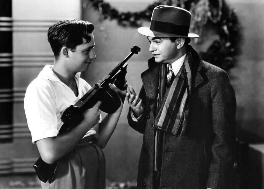 Little_Caesar_(1931_film),_Warner_Bros.Studios._Publicity_still._L_to_R,_Mervyn_LeRoy_(director),_actor_Edward_G._Robinson