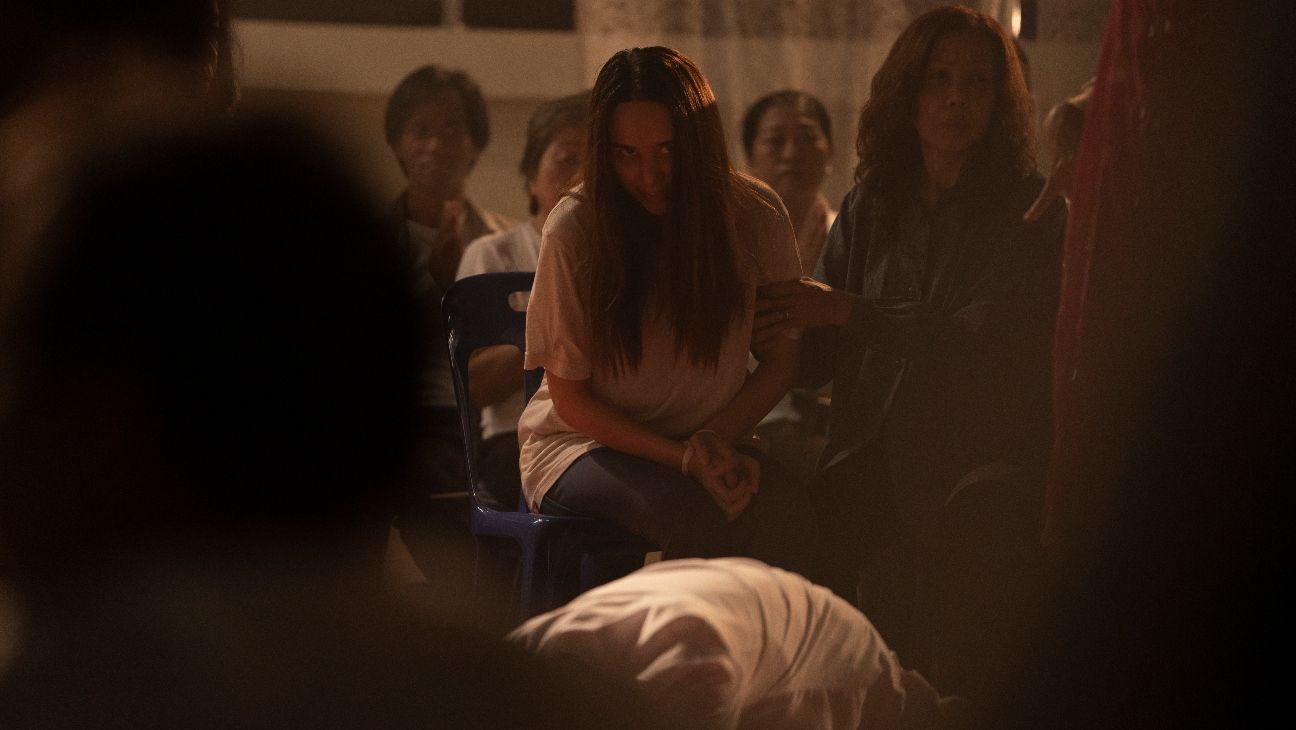 The cast restrains a demon-possessed girl in The Medium