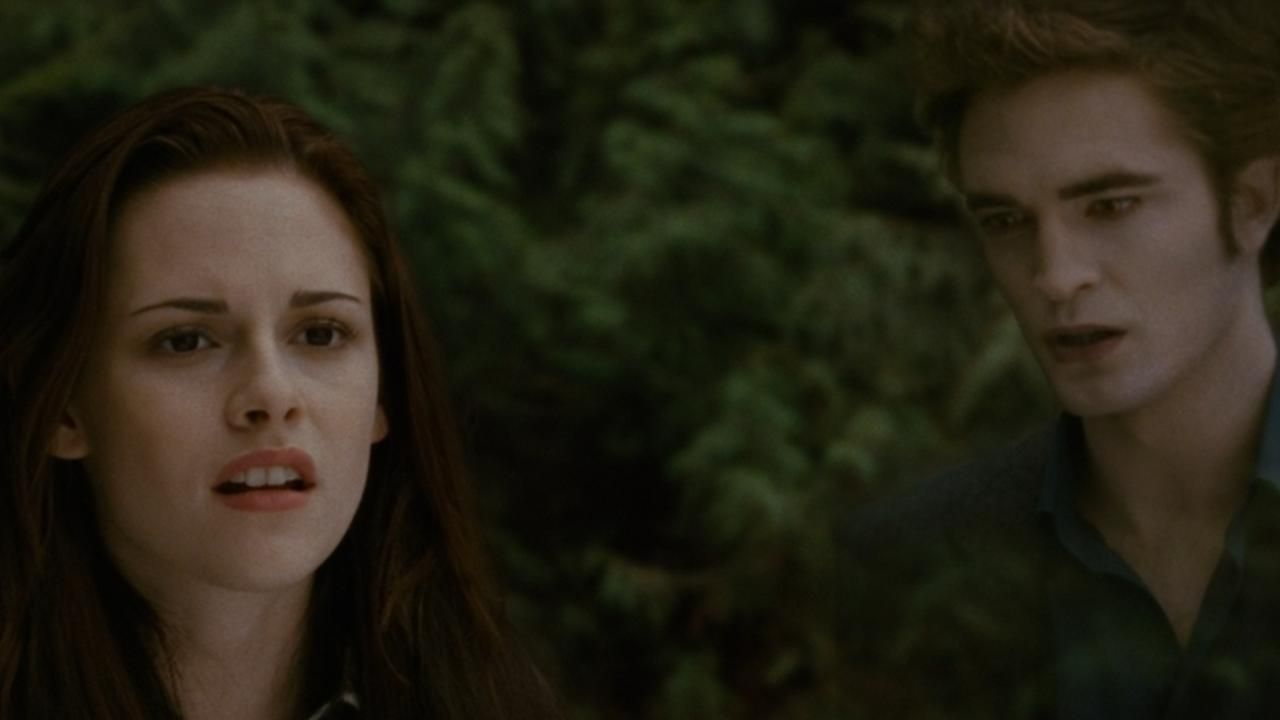 Kristen Stewart and vampire Robert Pattinson in Twilight