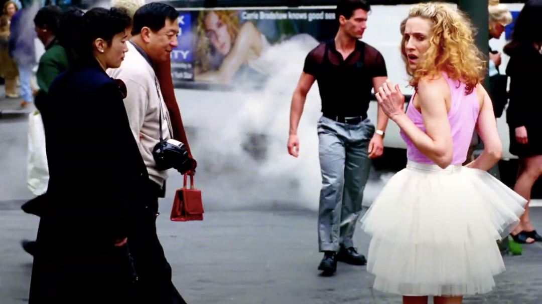Chronicling The Iconic Fashion Moments From Sex And The City As It