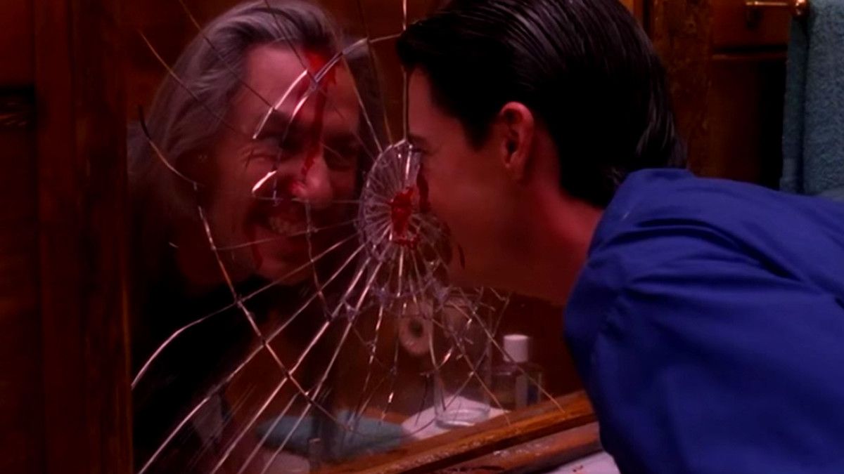 Kyle MacLachlan bashes head against mirror in Twin Peaks: Season 2 Finale. 