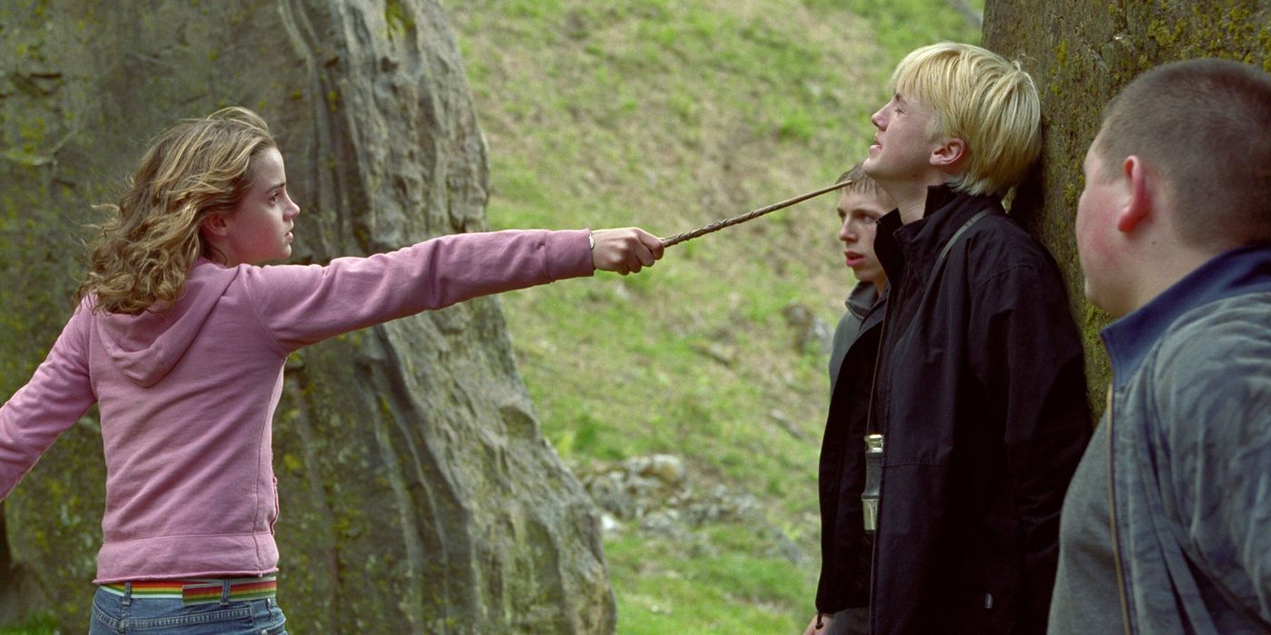 Harry-Potter-and-the-Prisoner-of-Azkaban-Hermione-Punches-Draco