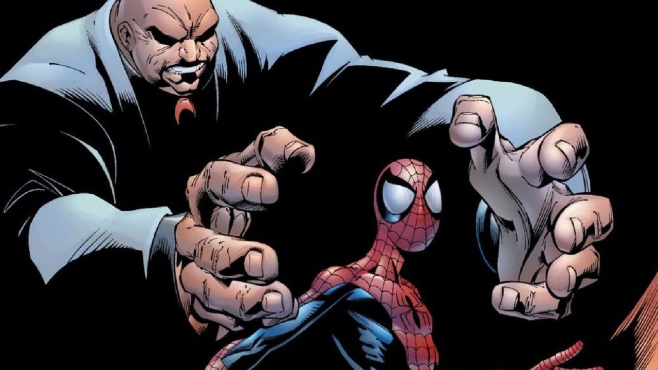 Kingpin-sneaks-up-on-Spidey