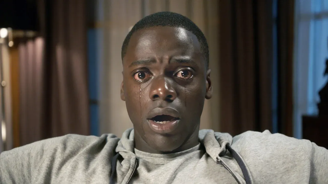 Daniel Kaluuya trapped in get Out