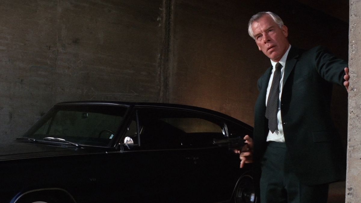 Lee Marvin exits a car holding a gun in Point Blank