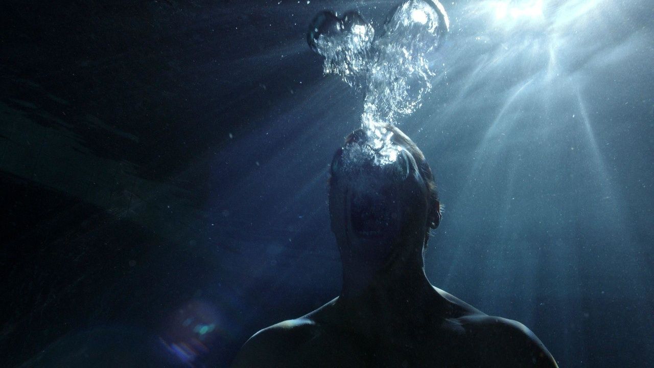 Chris Zylka screaming underwater in The Leftovers. 