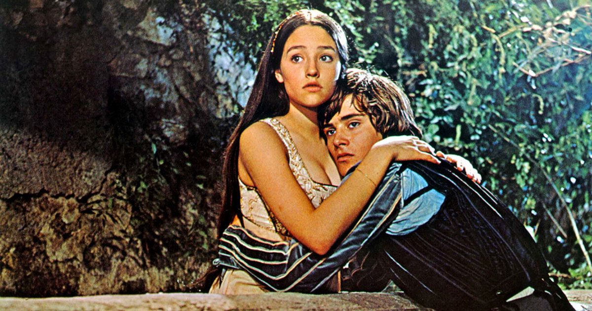 Romeo and Juliet embrace in the 1968 film