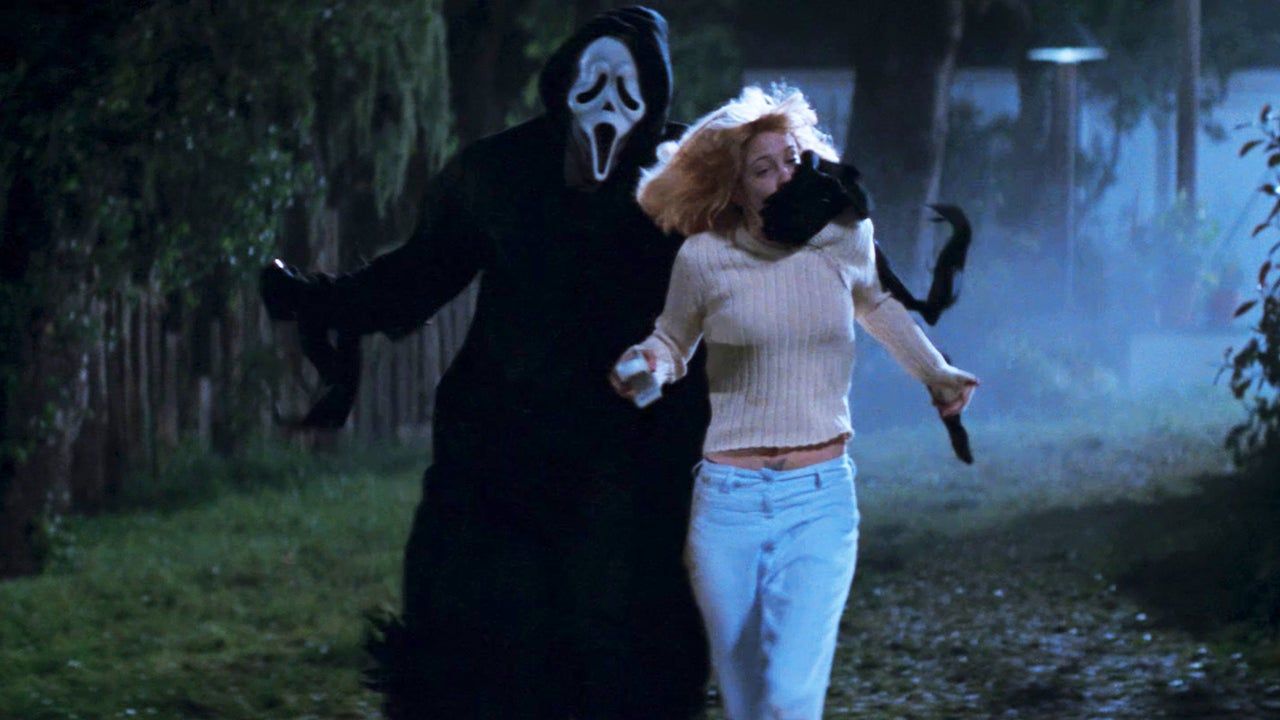 Drew Barrymore runs from Ghostface in Scream