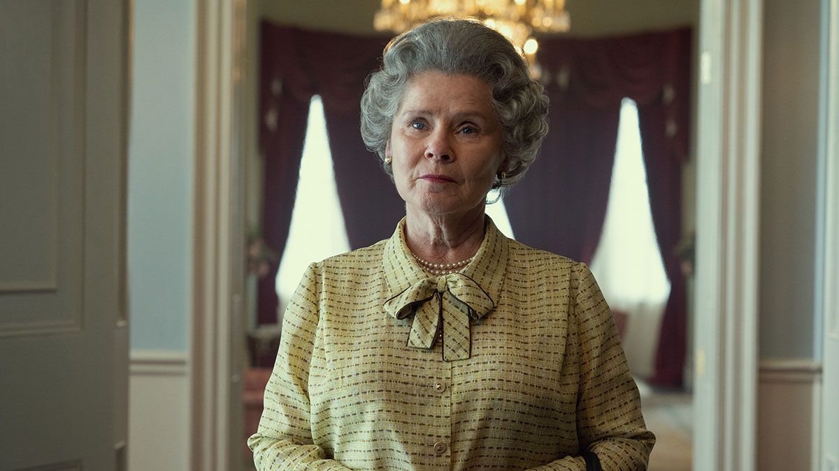 Imelda Staunton is going to play Elizabeth II in the new season of The Crown