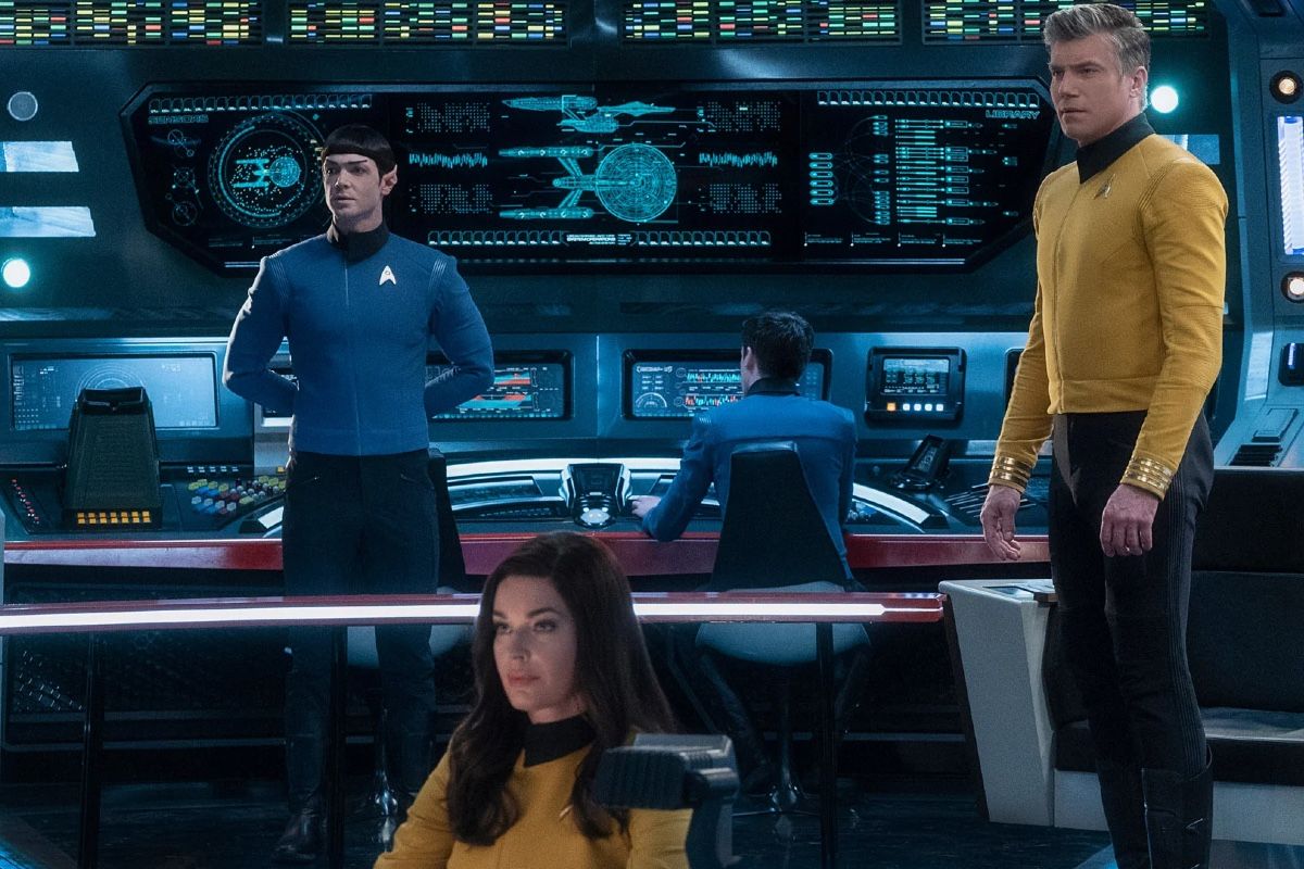 Anson Mount as Captain Christopher Pike, Rebecca Romijn as Number One and Ethan Peck as Science Officer Spock