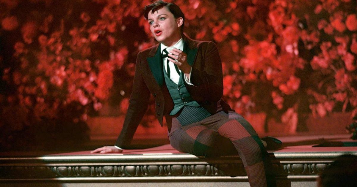 Garland wears a suit and sings in A Star is Born