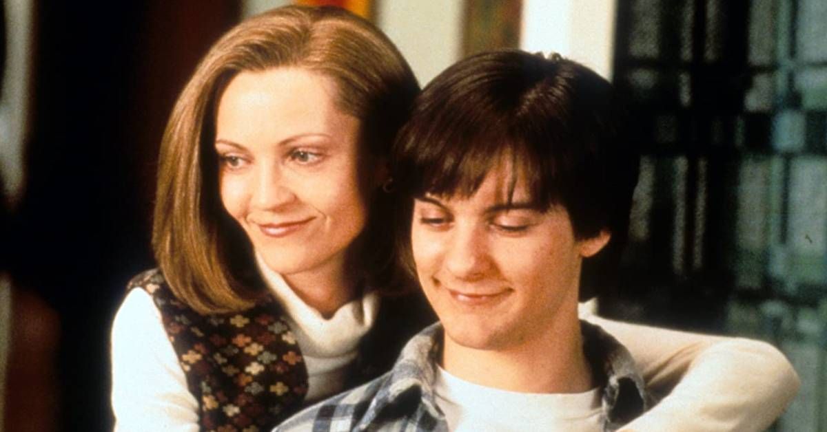 Joan Allen hugs Tobey Maguire during a scene from The Ice Storm (1997).