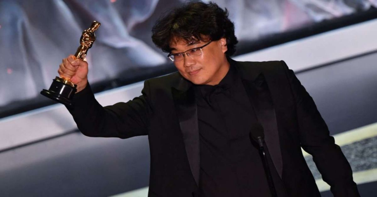 Bong Joon-ho holds his Best Director Oscar