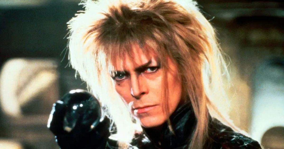 Bowie holds a ball in Labyrinth
