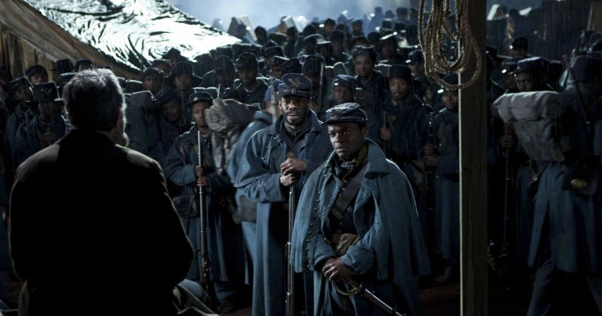 Daniel Day Lewis standing with Union Army in Lincoln.