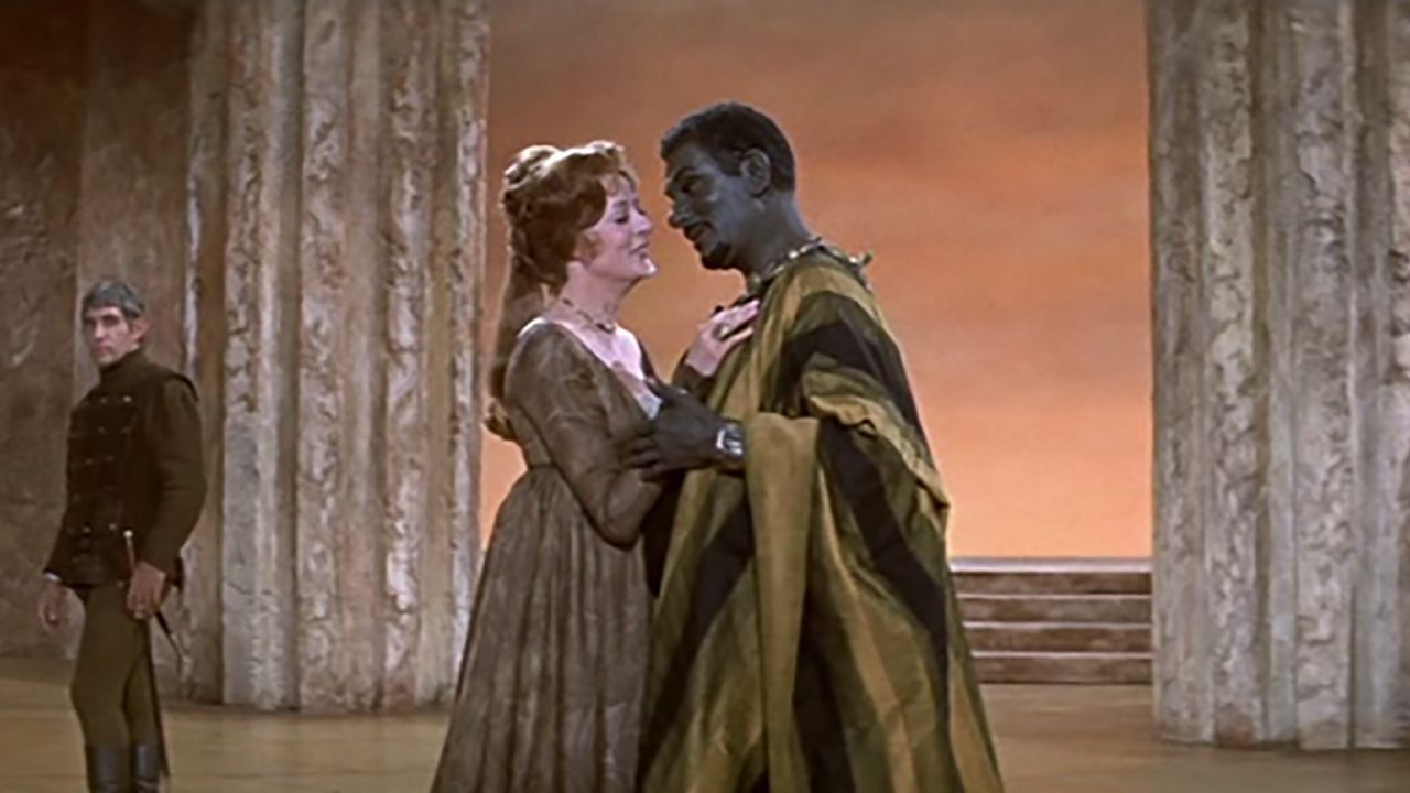 Desdemona and Othello mid conversation