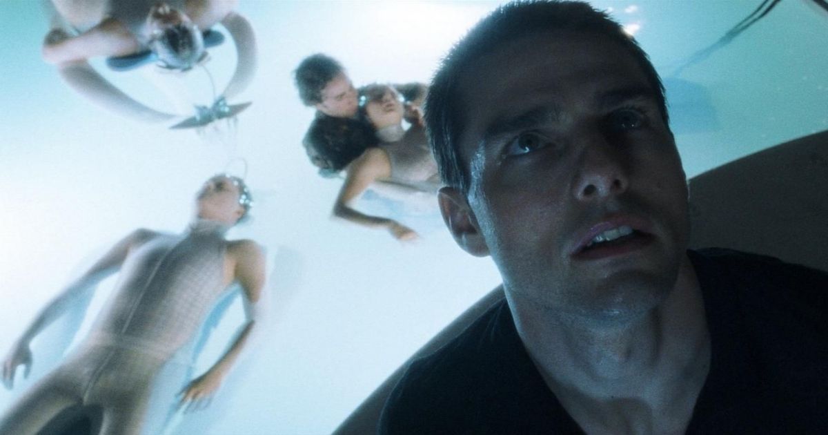 Tom Cruise surrounded by precogs in their tanks in Minority Report