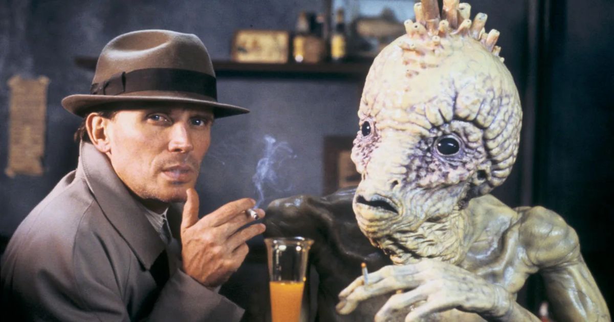 Peter Weller and an alien in Naked Lunch