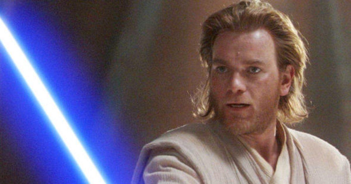 Obi-Wan holds a lightsaber in Star Wars Clone Wars