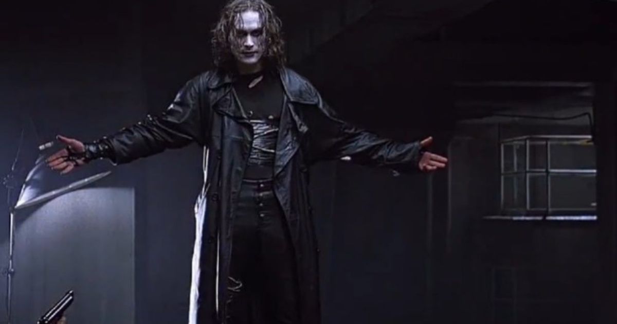 Brandon Lee stands with his arms open in The Crow