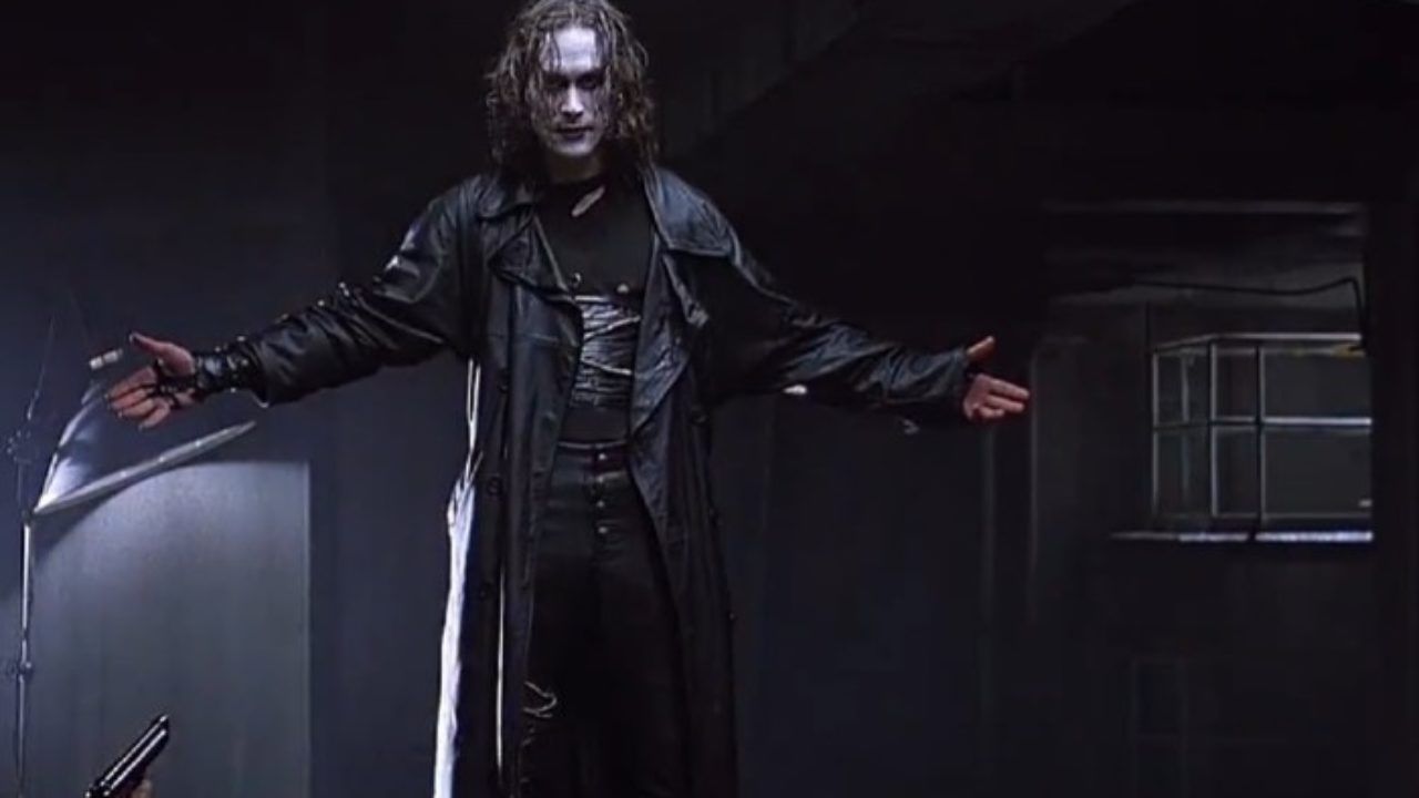 Brandon Lee spreads his arms open in The Crow
