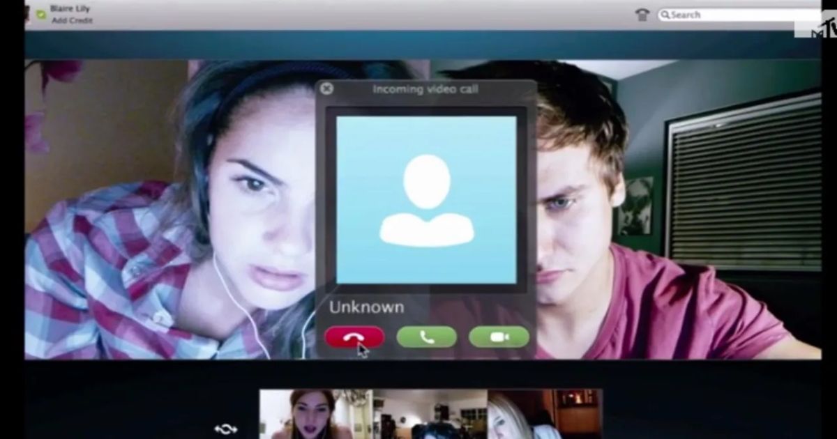A phone notification rings on an internet screen in Unfriended