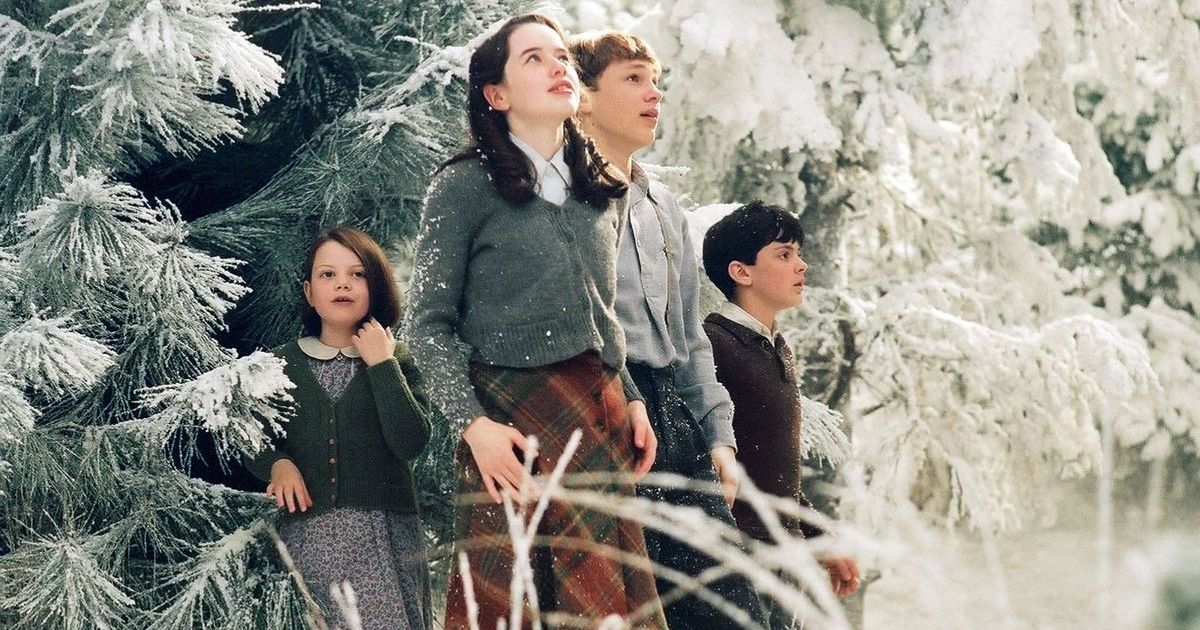 Chronicles of Narnia cast in Lion With and Wardrobe