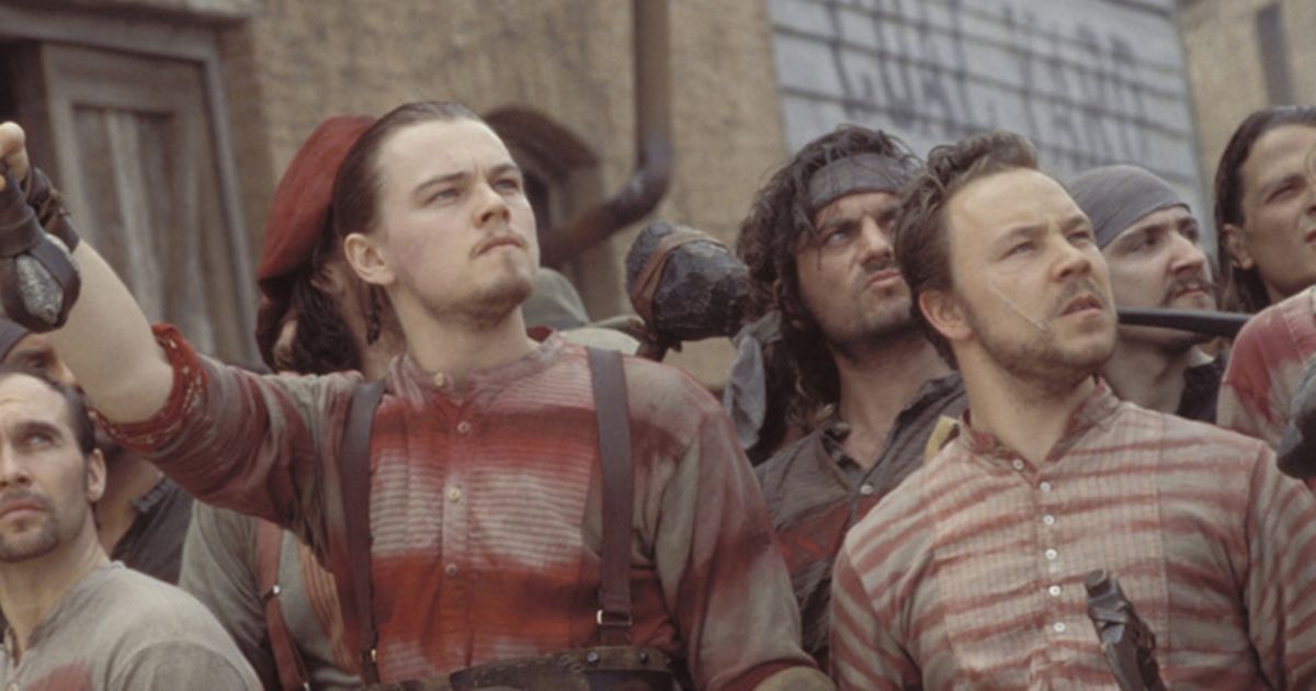 Leo DiCaprio and Stephen Graham in the streets in Gangs of New York