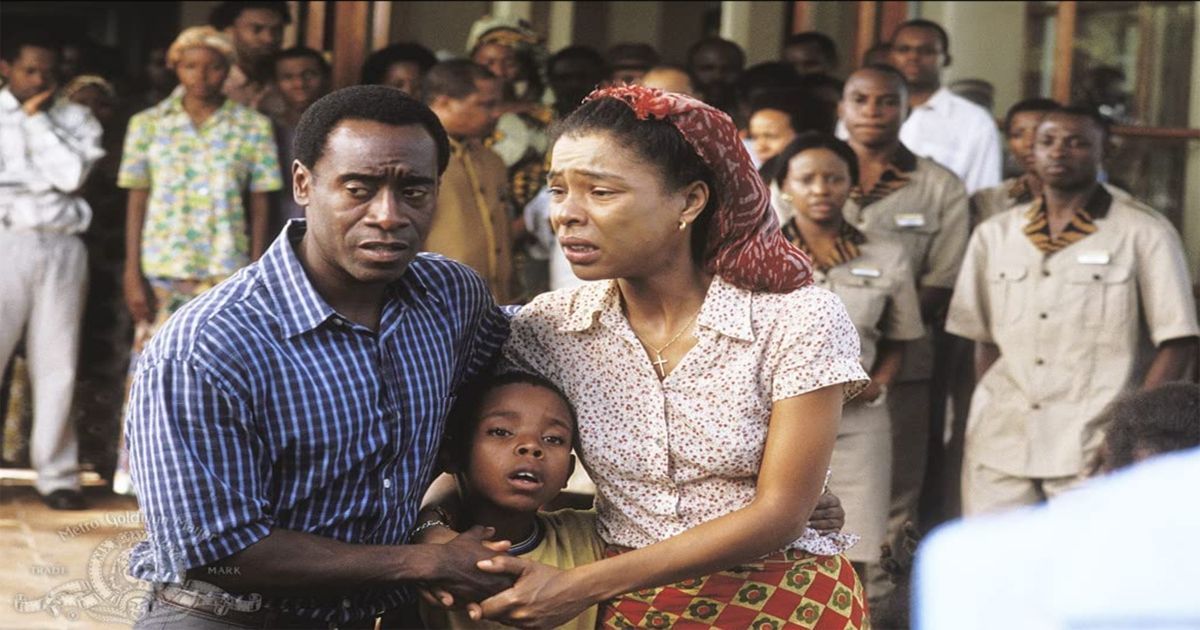 Don Cheadle and his family huddle together in Hotel Rwanda