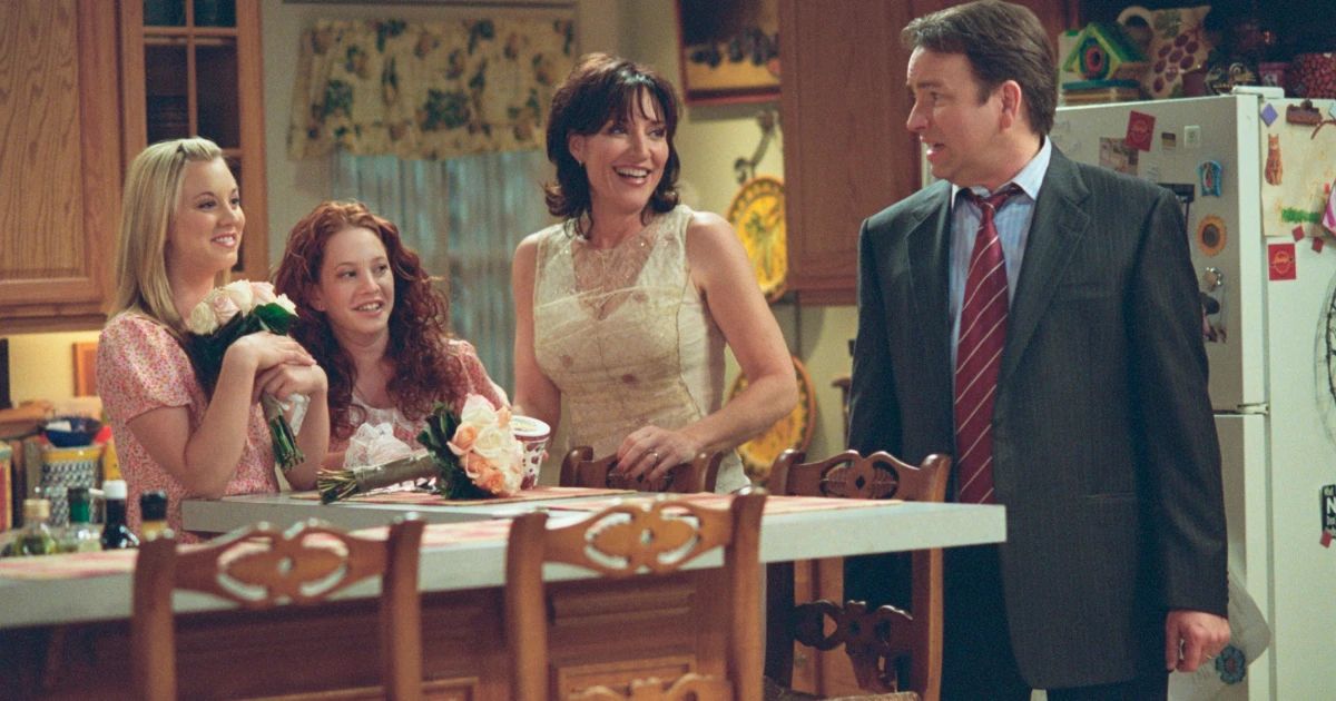 Cast of 8 Simple Rules gathers around kitchen table