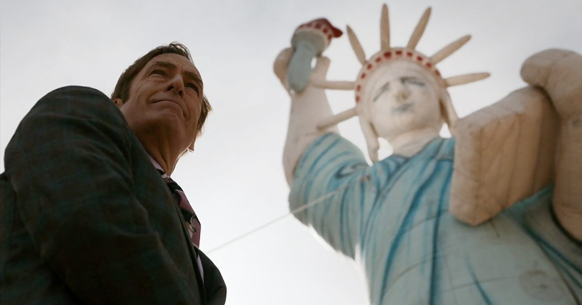 Bob Odenkirk and the statue of liberty in Better Call Saul