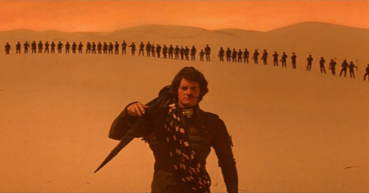 Kyle MacLachlan in the yellowish desert of Dune