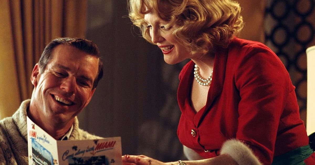 Julianne Moore and Dennis Quaid as a couple in Far From Heaven