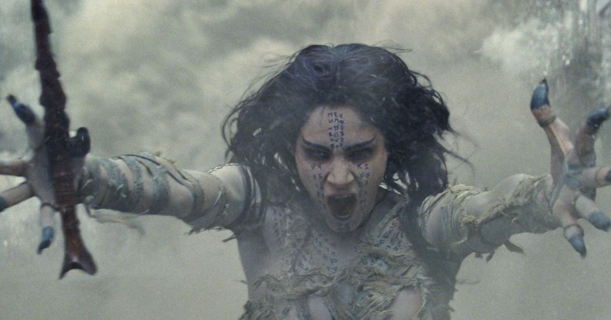 An ancient woman extends her hands like a mummy in The Mummy reboot