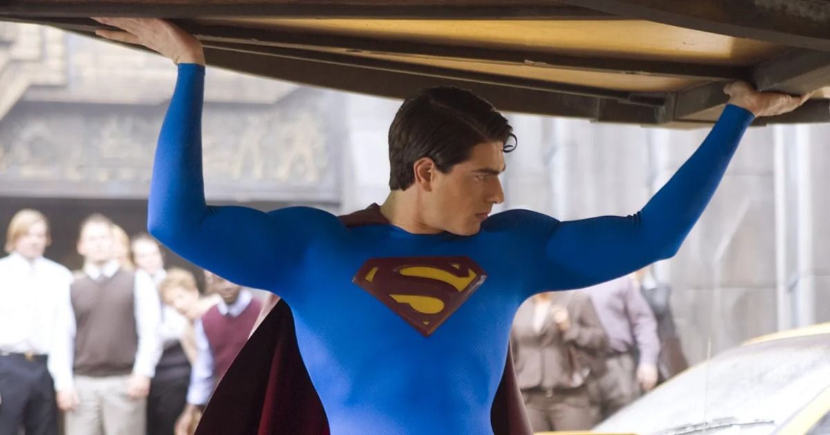 Superman holding the Daily Planet globe in Superman Returns starring Brandon Routh