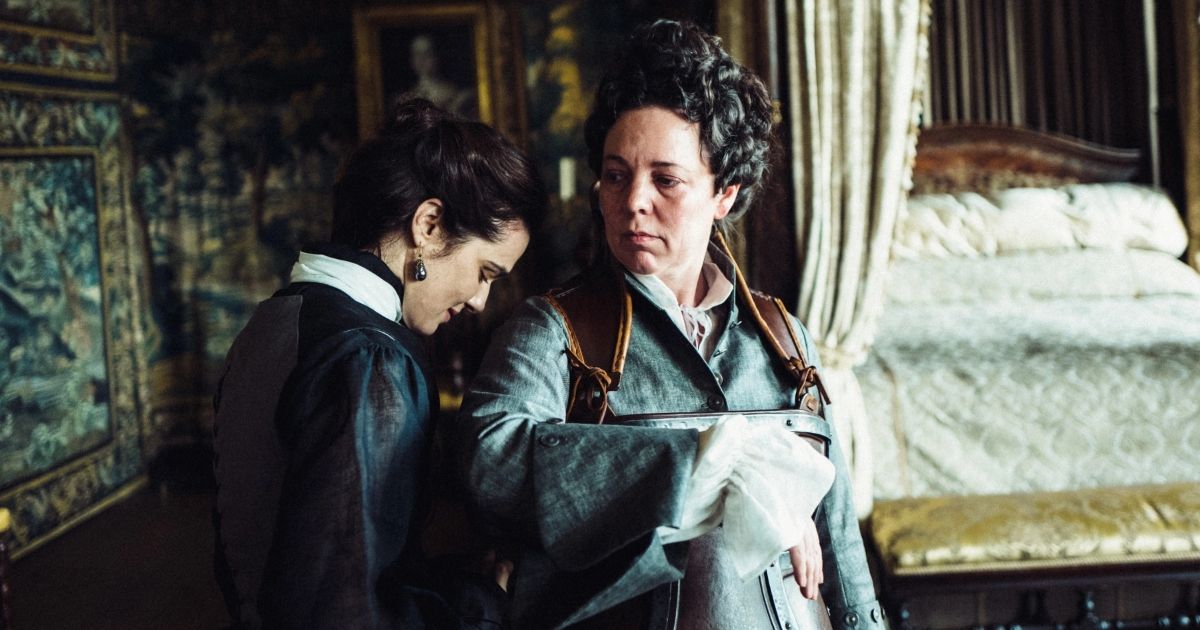 Olivia Colman and Rachel Weisz in 