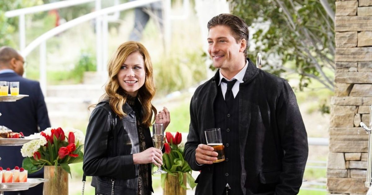 Claire Coffee and Daniel Lissing in S.W.A.T.