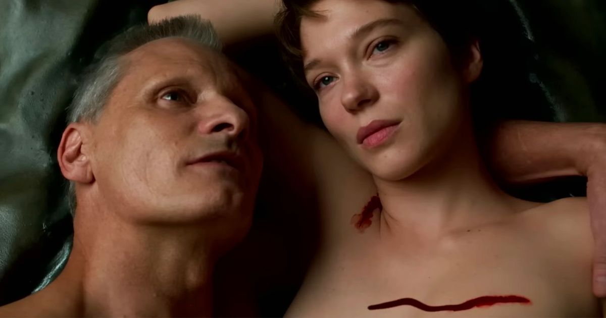 Viggo Mortensen and Lea Seydoux naked in bed together in Crimes of the Future