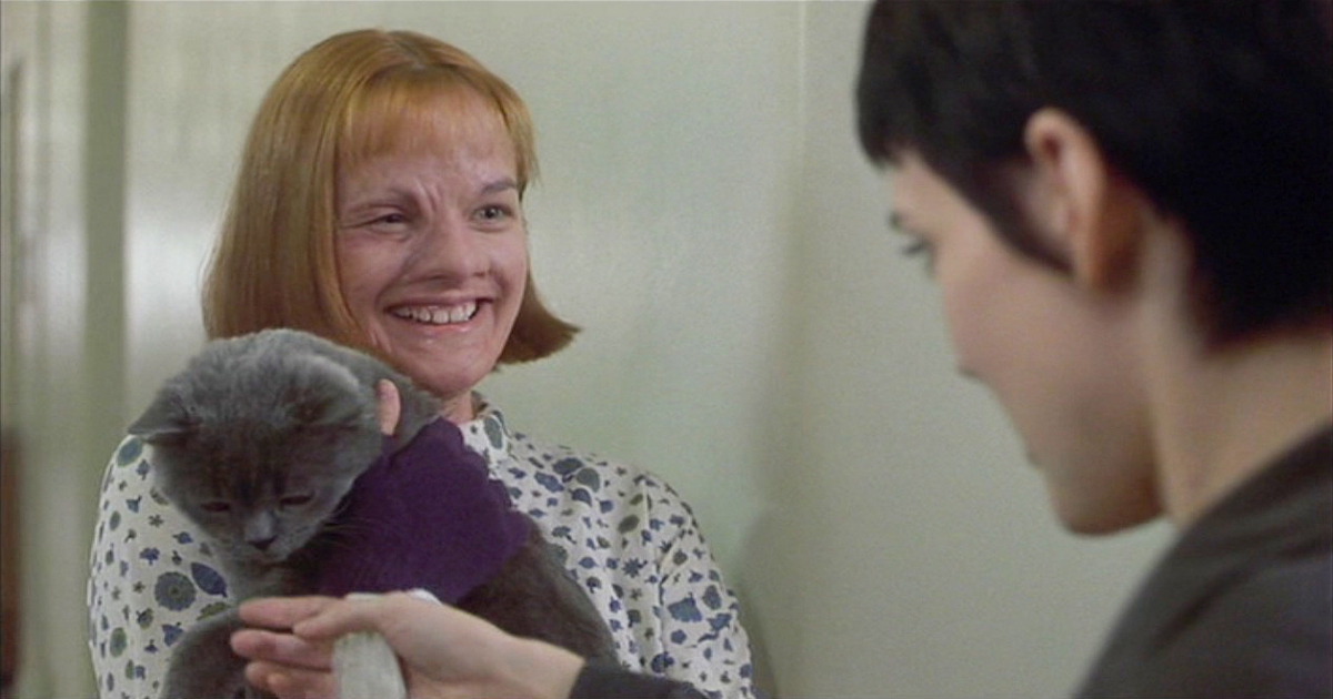 A scarred Elisabeth Moss holds a cat in Girl Interrupted