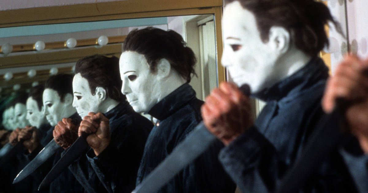 Michael Myers in Hall of Mirrors with a knife at Halloween H20