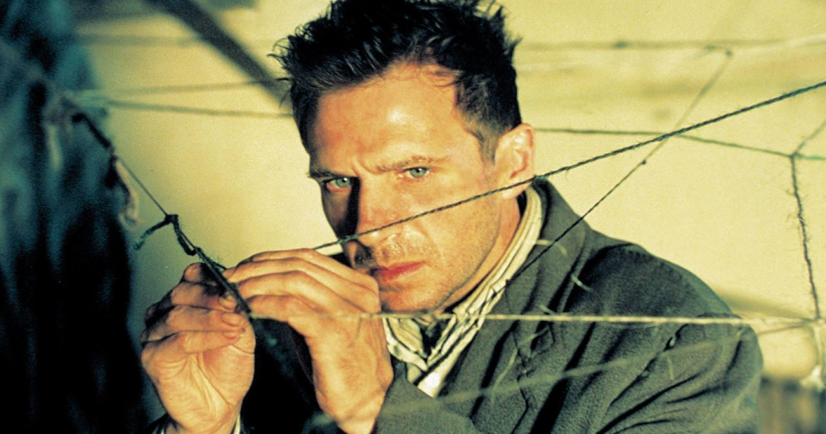 Ralph Fiennes as a schizophrenic in David Cronenberg's Spider