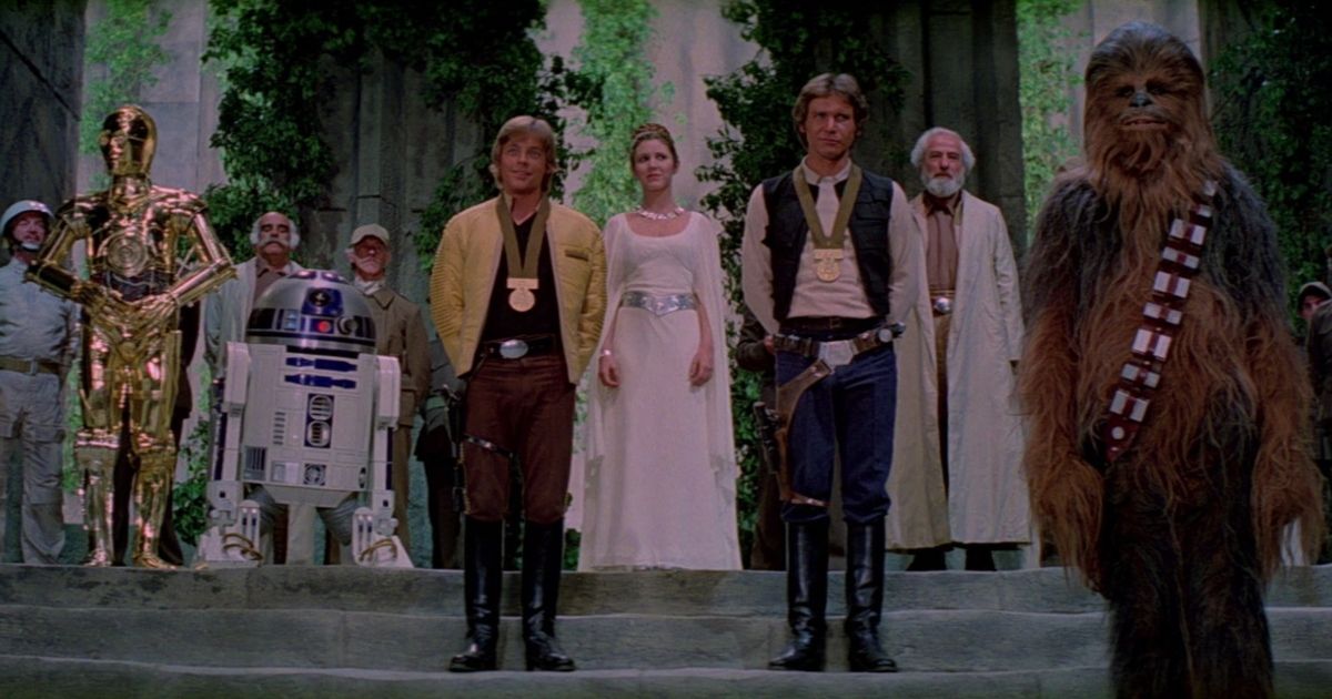The main characters of A New Hope all standing together and receiving awards