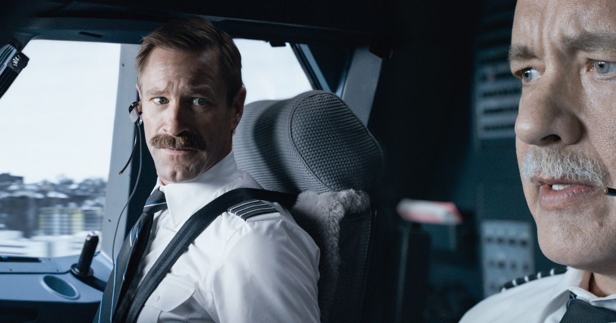 Aaron Eckhart and Tom Hanks as pilots in Sully