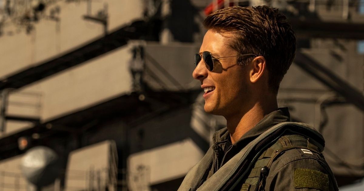Glen Powell Reveals Tom Cruise Told Him to be a ‘Douchebag’ for Top Gun: Maverick Role