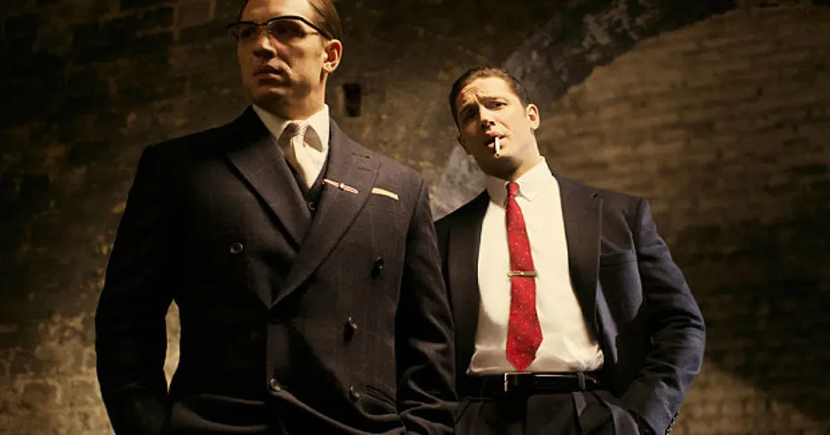 Tom hardy as the Kray twins in suits in the gangster movie Legend