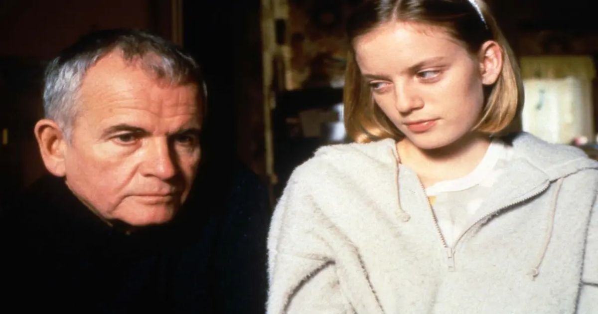 Ian Holm and Magdelena Sokoloski in The Sweet Hereafter