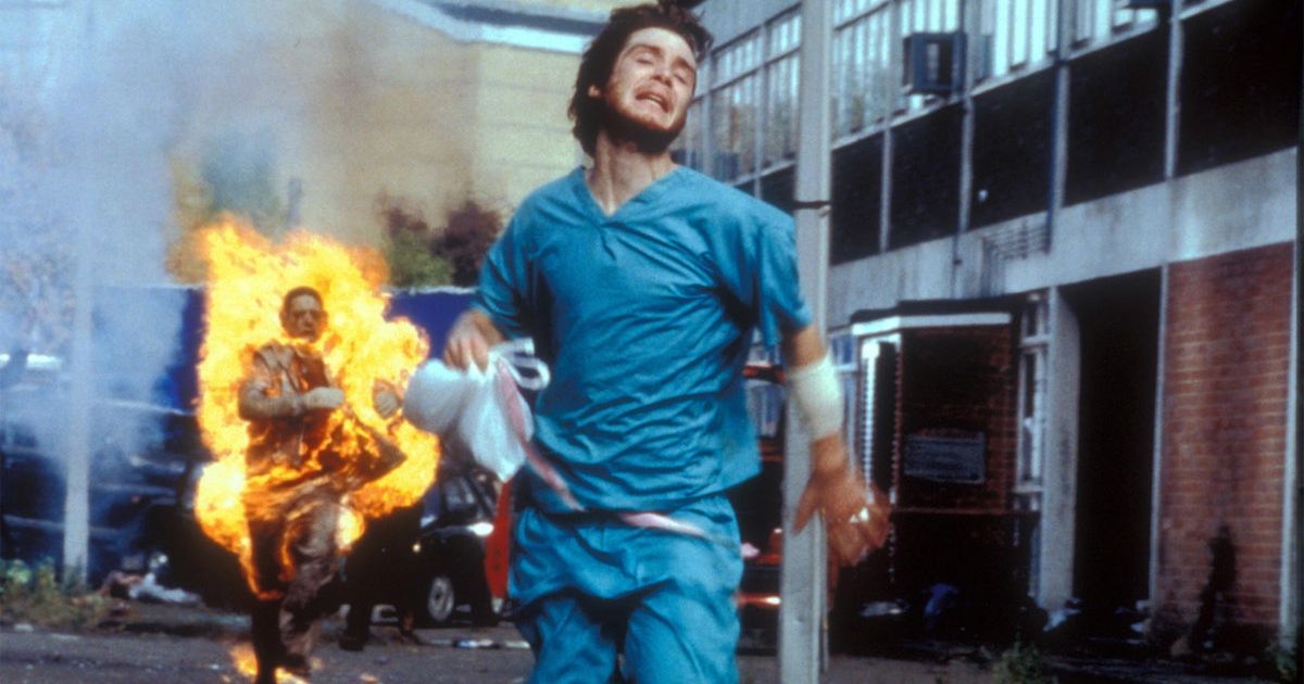 Cillian Murphy sprints from man on fire in 28 Days later