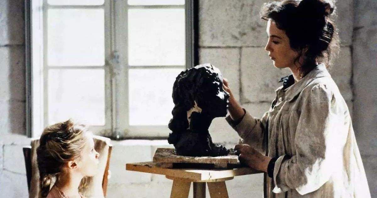 Claudel (Isabelle Adjani) sculpts a girl