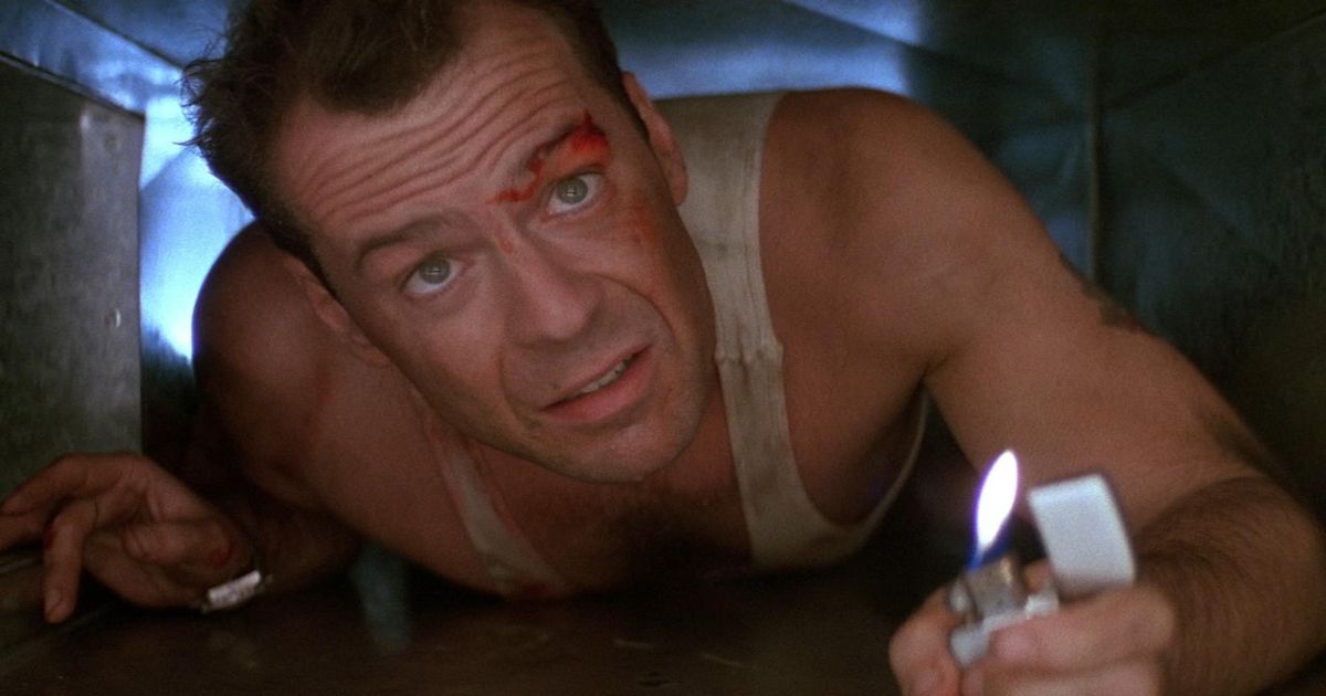 John McClane rampant à travers les bouches d'aération dans Die Hard